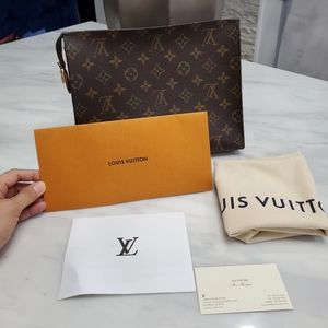 Louis Vuitton Toiletry 26